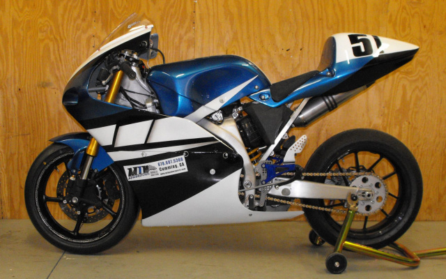 YZR450